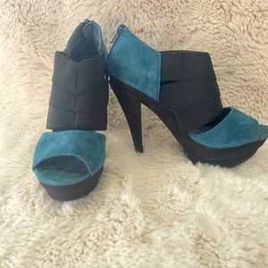 Black and Blue Jessica Simpson suede heels